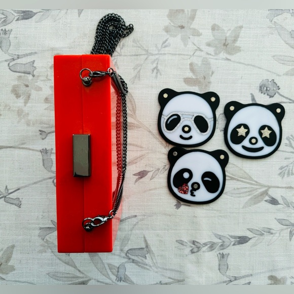 New with Defects Nordstrom Expressions Panda Novelty Clutch - Picture 2 of 7